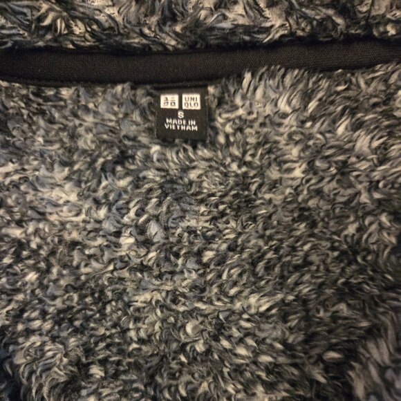 Full Zip Uniqlo Fuzzy Jacket - Picture 3 of 3